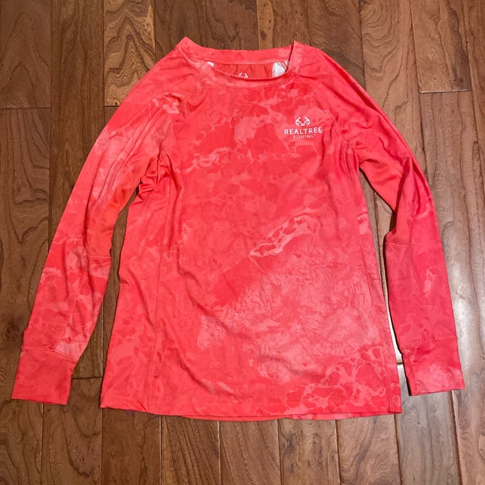Realtree fishing shirt in S; Never worn